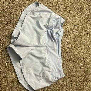Lulu speed up size 4 shorts. Tie string is broken.